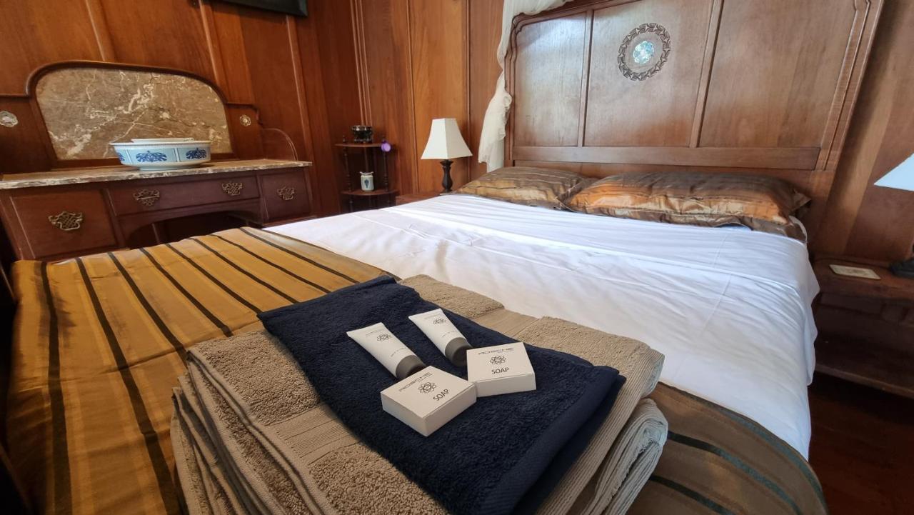 Oceania House Hotel Bantam Village Ngoại thất bức ảnh